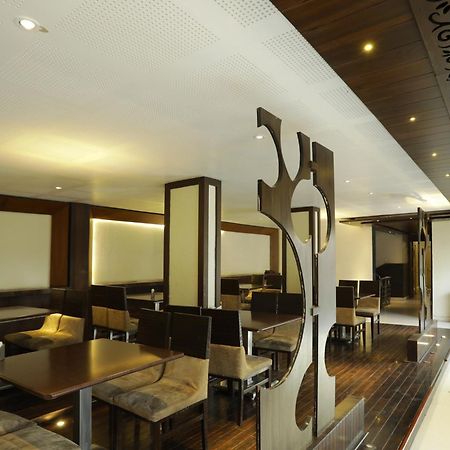 Oyo8190萨蒂扬酒店 舍地 外观 照片