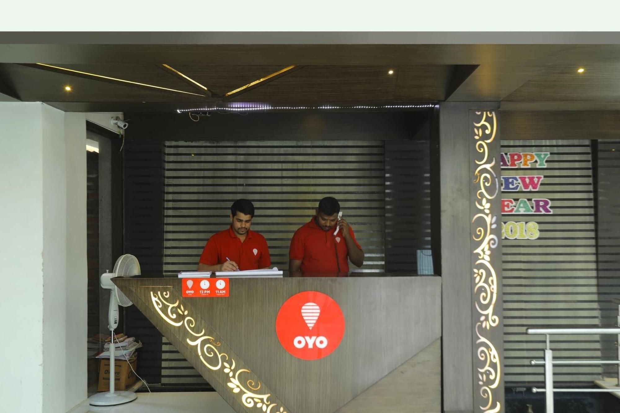 Oyo8190萨蒂扬酒店 舍地 外观 照片